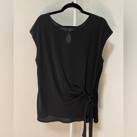 Vince Camuto Tops - Beautiful Vince Camuto blouse, Size Large